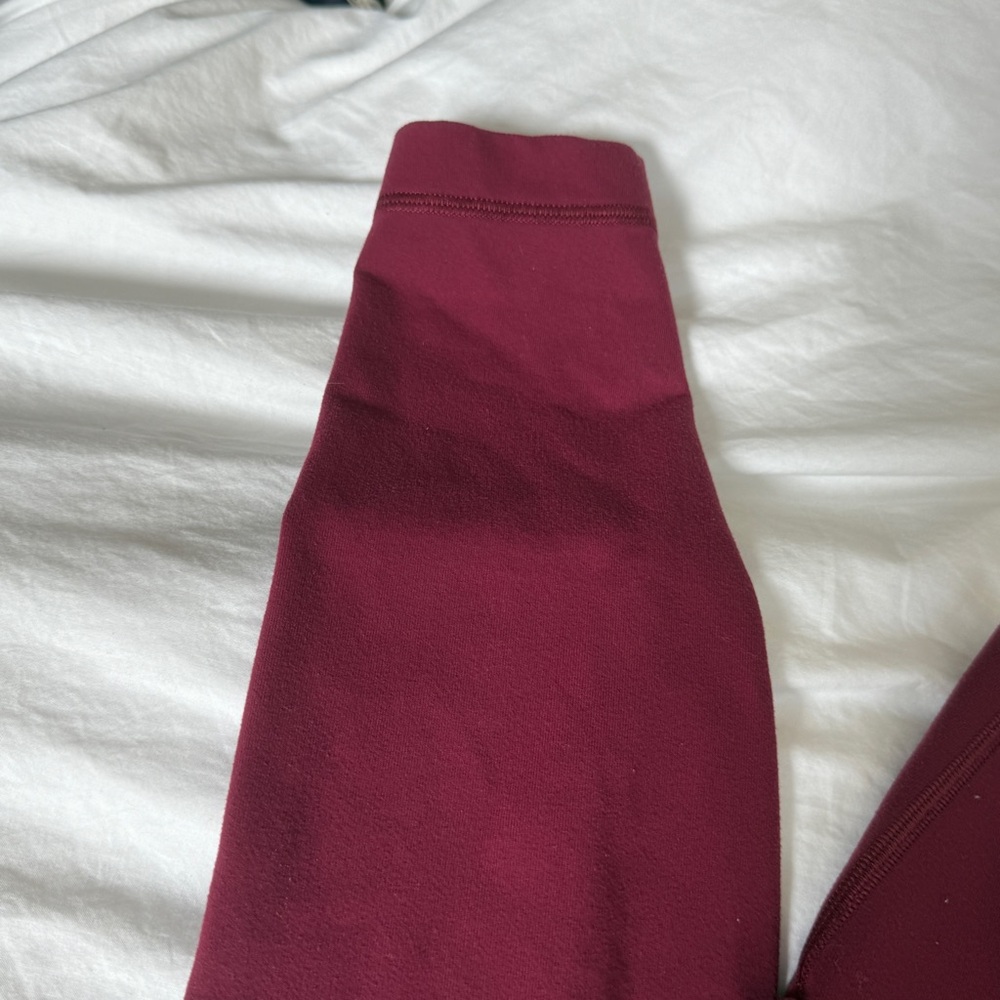 Lululemon Merlot align legging size 4, good used condition - Picture 4 of 8